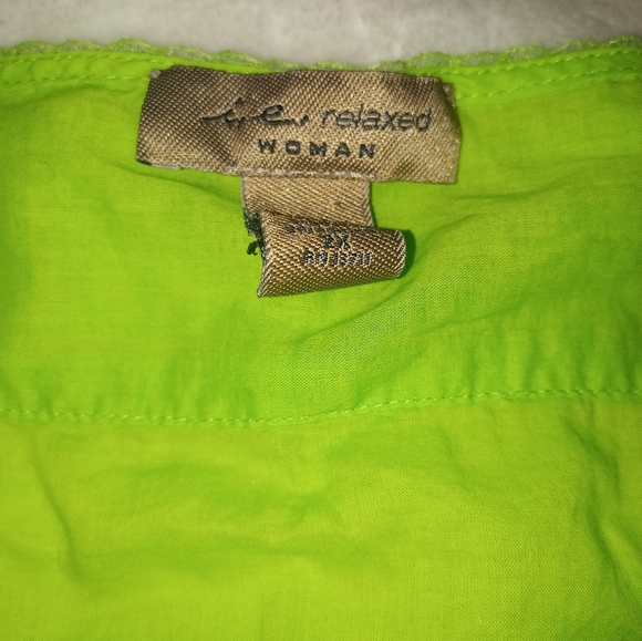 Bright green blouse - Picture 3 of 4